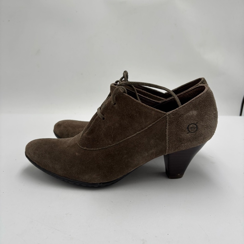 Born Women’s 7 Suede Lace Up Heeled Low Ankle Boots